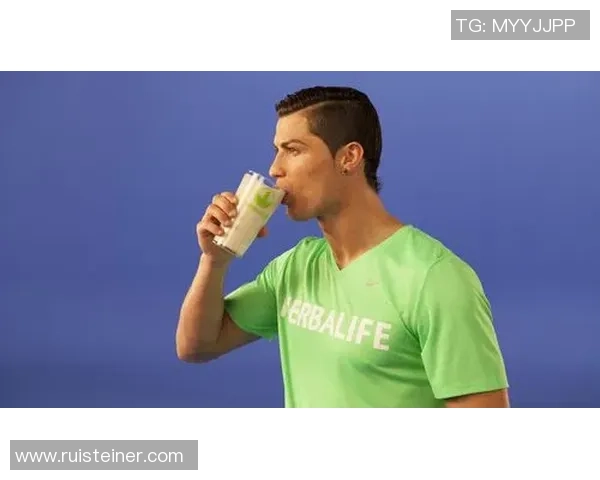 足球明星帅哥早期照片揭秘他们青春岁月的风采与魅力