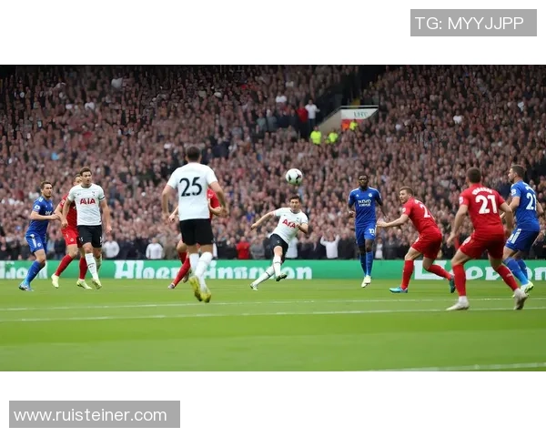 高清足球明星壁纸精选让你随时感受绿茵场上的激情与荣耀